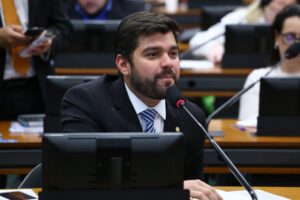 Comissão aprova exigência de campanhas contra exploração sexual de crianças e adolescentes no meio digital