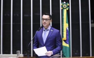 Comissão aprova emissão de diplomas em braile a pedido de alunos com deficiência visual
