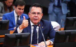 Comissão aprova incluir no currículo escolar orientação sobre denúncia de violência