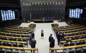 Câmara aprova pedido da oposição e retira de pauta a MP sobre tributação de investimentos; acompanhe