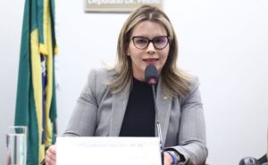 Comissão aprova projeto que criminaliza uso de IA para produzir pornografia infantojuvenil