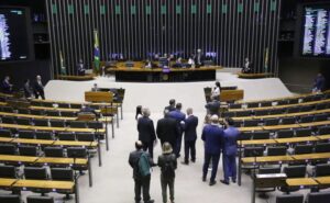 Câmara aprova acesso de professores da área rural a veículos de transporte escolar; acompanhe