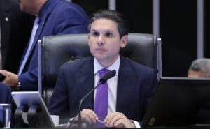 Motta anuncia votação de urgência do projeto da bagagem de mão e de propostas de segurança pública