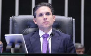Hugo Motta rebate críticas e diz que Congresso vota matérias importantes, mesmo com polarização