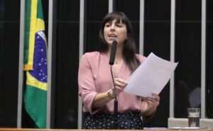 Câmara aprova projeto que prevê medidas para assegurar o convívio de crianças com a natureza; acompanhe