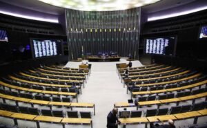 Deputados analisam punição a quem obstruir vias para praticar crimes; acompanhe