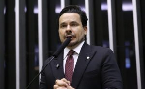 Câmara aprova punição e torna hediondo o crime de obstruir vias para praticar crimes