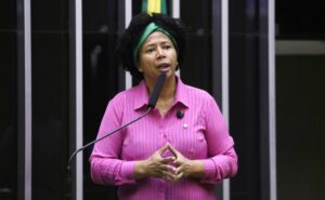 Comissão aprova cadastro nacional para intérpretes de Libras