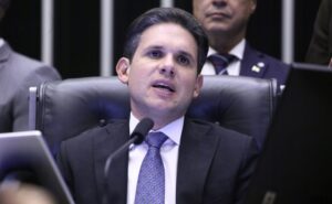 <div>“Câmara não permitirá abusos contra consumidores”, diz Motta ao elogiar gratuidade no despacho de bagagem</div>