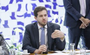 Projeto que amplia licença-paternidade para até 30 dias pode ser votado na próxima semana