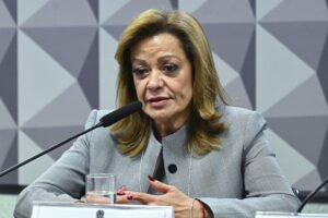 Depoente admite em CMPI do INSS conhecer investigados, mas evita explicar transferências