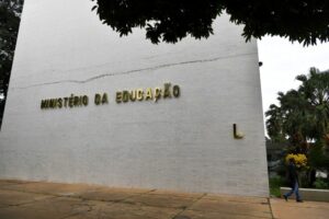 Projeto aumenta previsão de cargos para o Ministério da Educação no Orçamento de 2025