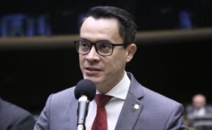 Comisão aprova projeto que permite adaptação de obras para ampliar compreensão de pessoas com deficiência