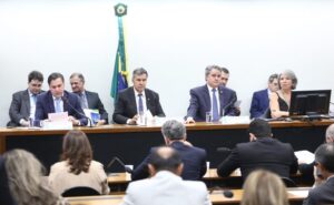 Comissões aprovam emendas ao Orçamento de 2026