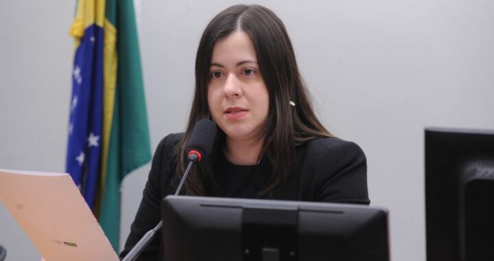 Comissão aprova agravante para violência institucional contra mulher vítima de violência doméstica