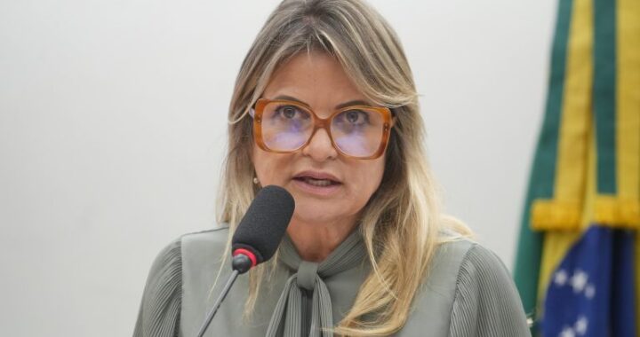 Comissão aprova regras para reduzir insalubridade de educadores em presídios