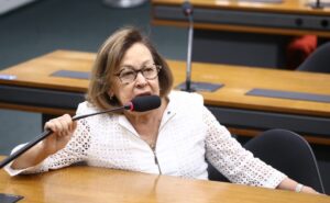 CCJ aprova licença remunerada para qualificação de professores da educação básica