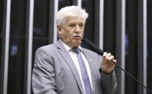 Deputados podem votar projeto contra mineração ilegal em terras indígenas; ouça