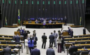 Deputados analisam projeto que regulamenta cobrança de tributo para serviços de streaming; acompanhe