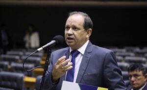 Comissão atribui a bombeiros definir regras para instalação de tomada de carro elétrico