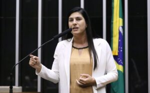 Deputados analisam projeto que susta diretrizes sobre o aborto em crianças e adolescentes; acompanhe