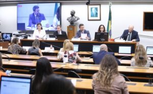 Grupo de Trabalho discute nova legislação para suplementos alimentares e aponta riscos ao consumidor