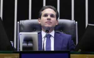 Hugo Motta elogia aprovação de projeto que prevê coleta de DNA de presos