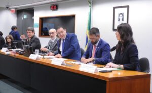 Para juristas, IA pode agilizar a Justiça, mas supervisão humana deve estar em todas as etapas