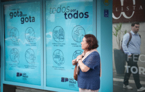 Governo de SP leva ‘aquário’ à avenida Paulista para mostrar o impacto do desperdício de água no dia a dia