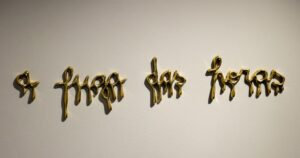 Exposição explora as diferentes dimensões do tempo e da eternidade no Centro Universitário MariAntonia da USP