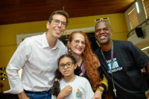 ‘Agora eu vou enxergar e fazer toda a lição’, diz estudante da rede estadual beneficiada pelo projeto Olhar o Futuro SP