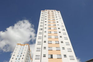 Governo de SP entrega mais de 350 apartamentos para famílias de áreas de risco em Carapicuíba
