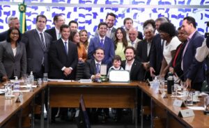 Câmara entrega Medalha Mérito Legislativo 2025 a autoridades por serviços relevantes ao país