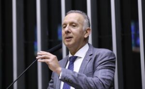 <div>Relator critica “concessão indiscriminada” de benefícios fiscais</div>