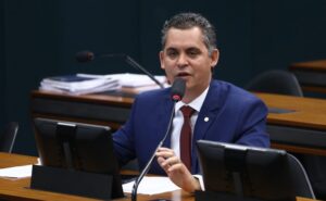 Comissão aprova exigência de aval da Defesa Civil para ligação de água e luz em área de risco