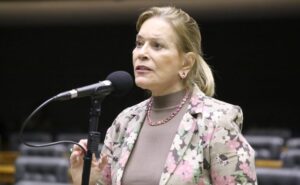 Comissão aprova direito de mulheres e idosos desembarcarem fora da parada de ônibus à noite