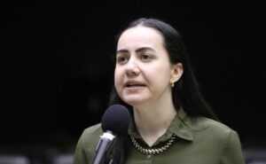 Comissão aprova inclusão de pessoas idosas no programa Educação de Jovens e Adultos