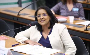 Comissão aprova projeto que tipifica o crime de perseguição processual contra mulheres