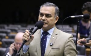 Comissão aprova suspensão de norma do Ministério da Saúde sobre vacina contra Covid-19 para crianças