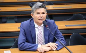 Comissão aprova permissão para trabalhador descontar valor do aluguel direto no salário