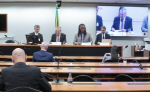 Especialistas divergem sobre aplicação de decisão do STF em planos de saúde antigos de idosos