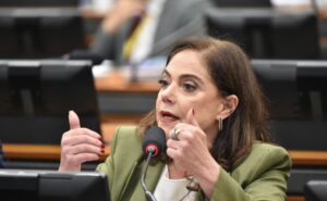 Comissão aprova criminalização de uso de IA em pornografia envolvendo crianças