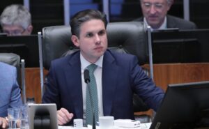 <div>Redução de penas dos condenados pelo 8 de janeiro representa “virada de página” para o Brasil, diz Motta</div>