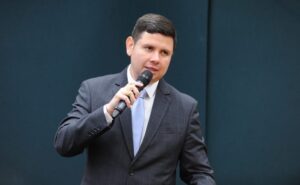 CBF estuda regras para profissionalizar árbitros de futebol, afirma dirigente