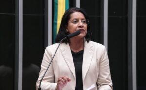 Comissão aprova projeto que garante licença-maternidade de 180 dias a mulheres com mandato eletivo