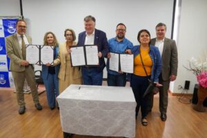 Governo de SP firma acordos para ampliar políticas de acessibilidade em Cotia e Embu das Artes