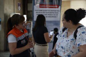 Defesa Civil realiza ação de conscientização sobre riscos urbanos durante tempestades na capital