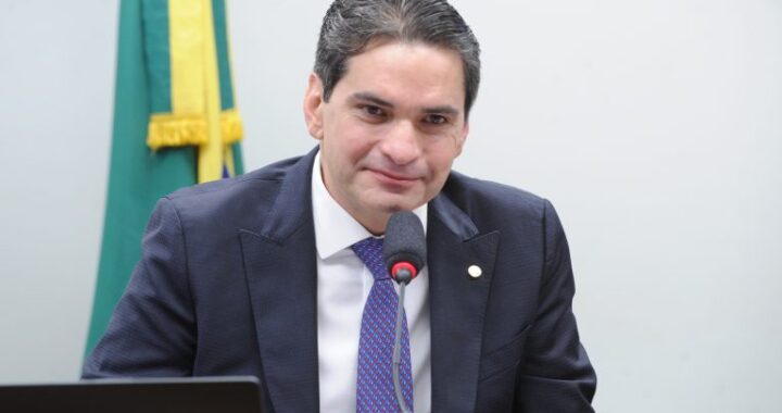 Proposta exige que hotéis adotem pulseiras de identificação para crianças