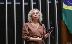 Comissão aprova ampliação da licença-paternidade para pais de bebês prematuros