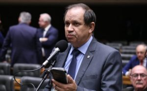 Comissão aprova projeto que proíbe privatização de praias e cobrança de pedágio em orlas